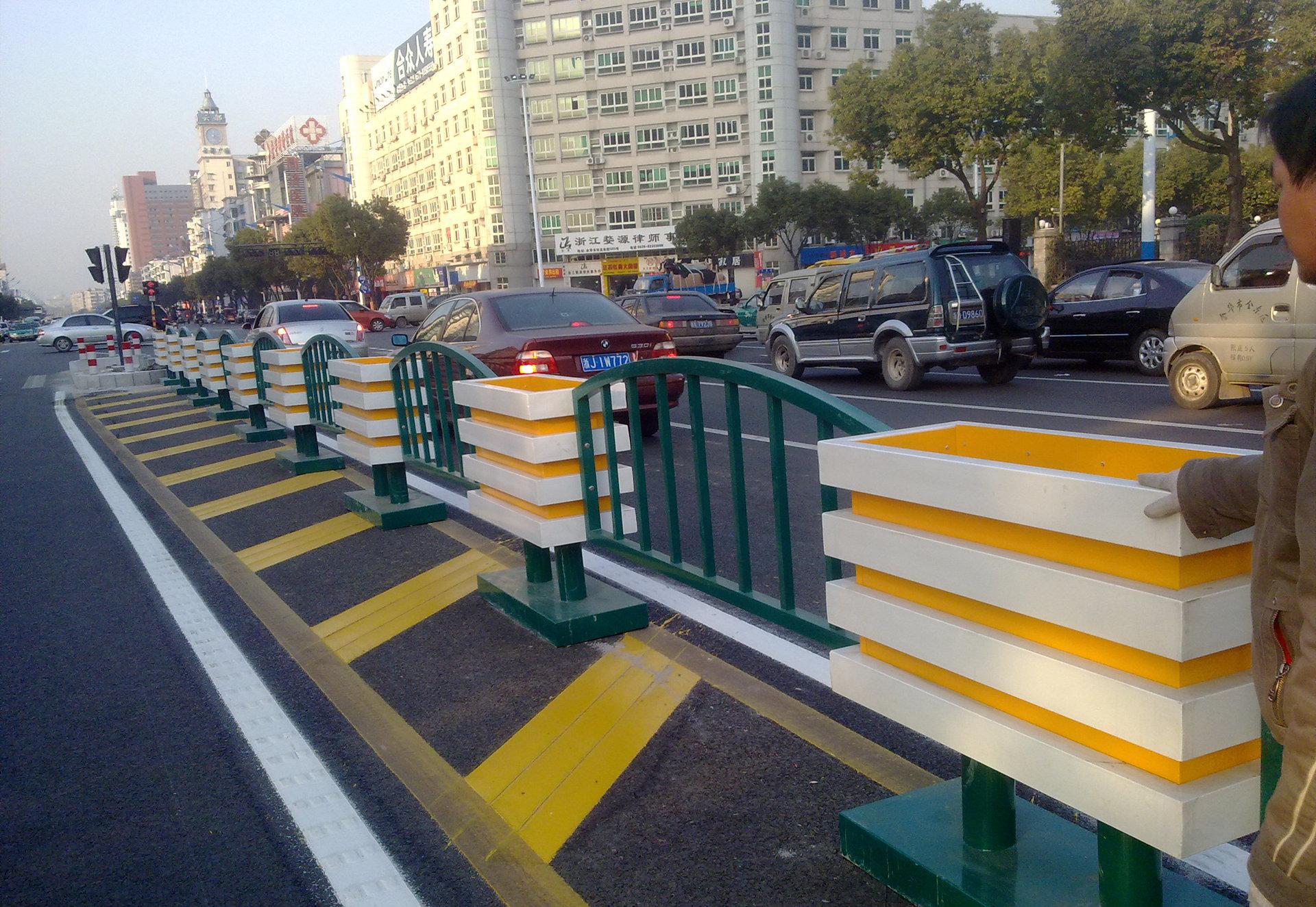 馬路護欄-馬路護欄價格/廠家/批發-江蘇冱道交通設施